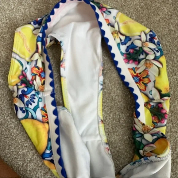 Lemon bikini 🍋 - Picture 4 of 9